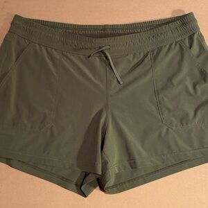 Kuhl Womans Shorts Size XL